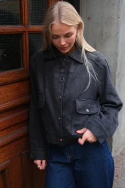 Adela Jakke - Antracit