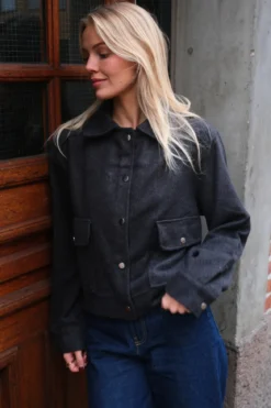 Adela Jakke - Antracit
