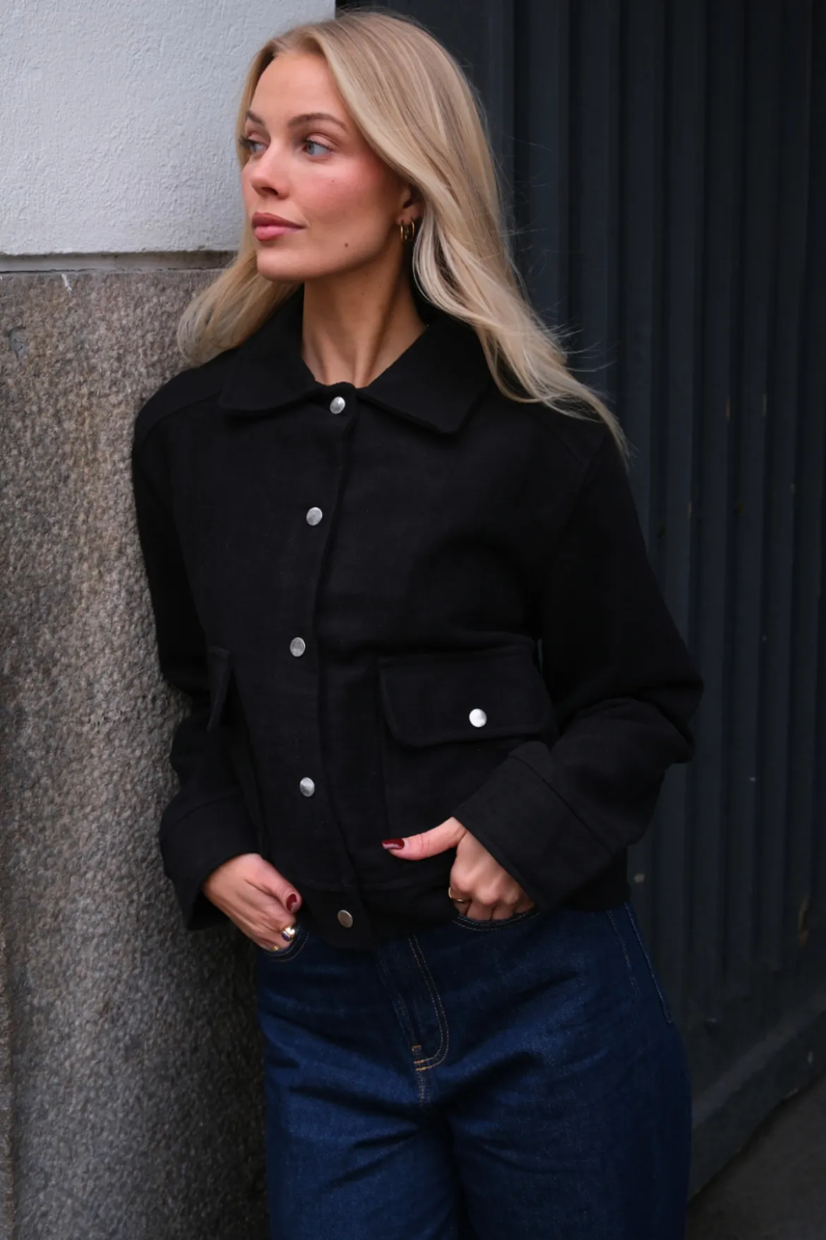 Adela Jakke - Sort