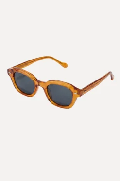 Amelia Solbriller - Transparent-Orange
