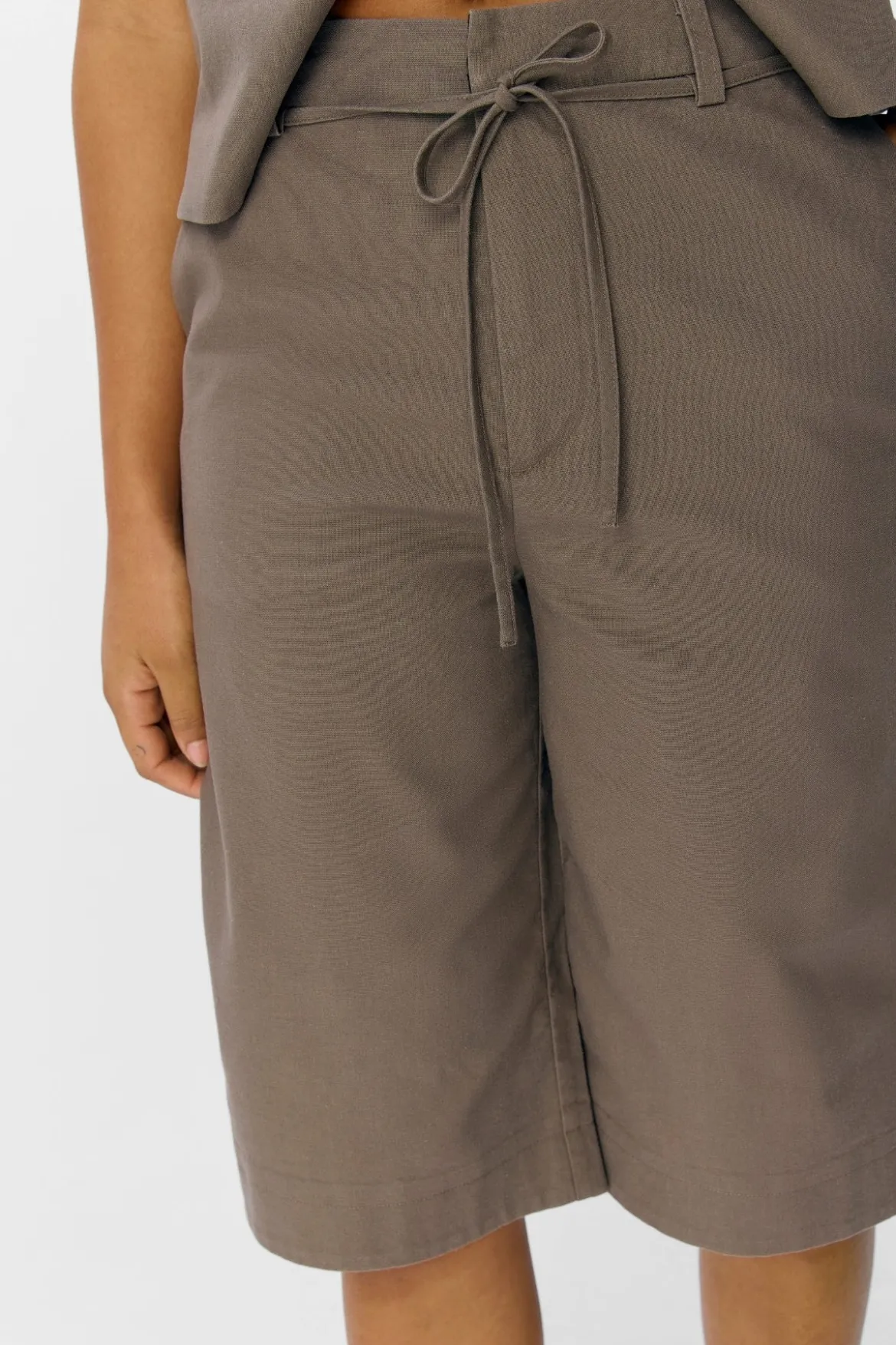 Aura Bermuda Shorts - Morel