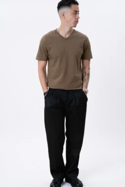Basic V-neck t-shirt - Oliven
