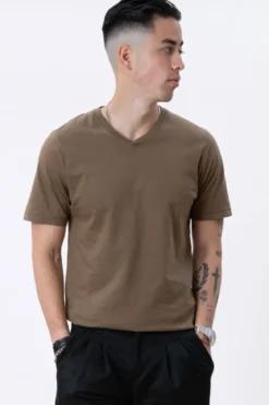 Basic V-neck t-shirt - Oliven