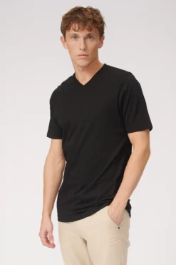 Basic V-neck t-shirt - Sort