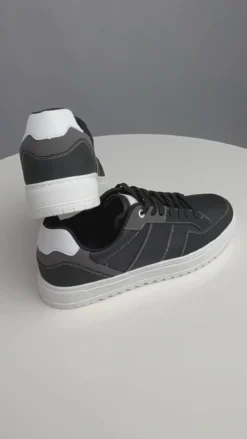 Classic Sneaker - Black