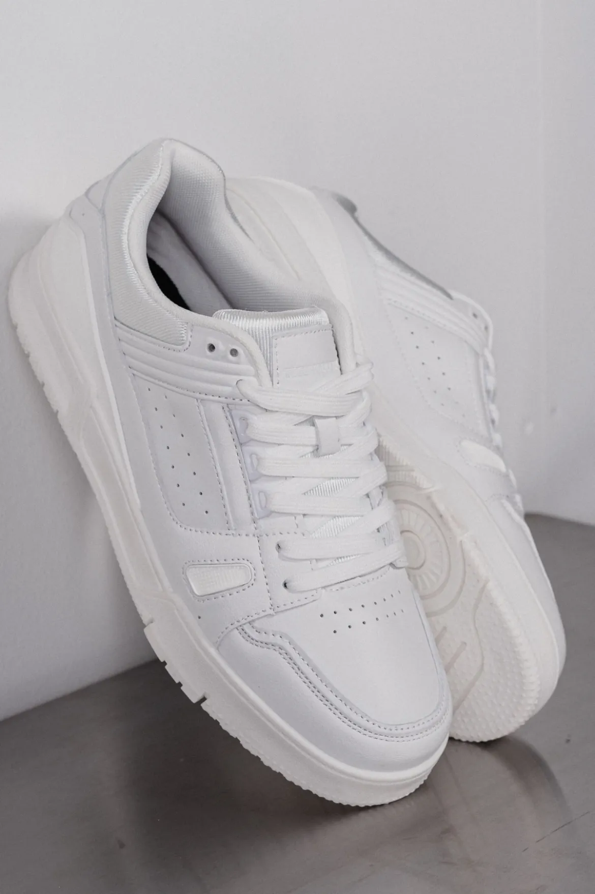 Classic Sneaker - White