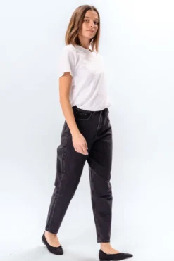 De Originale Performance Mom Jeans - Washed Black Denim