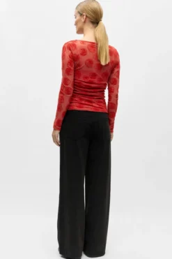 Elodie Top - Cranberry Poinsette Roses