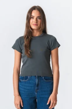 Emily Kort T-Shirt - Mørk Grå