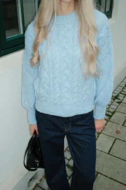 Emma Cable Knit - Skyblå