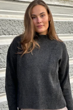 Emma Strik - Mørkegrå Meleret