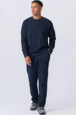 Essential Crewneck - Marineblå