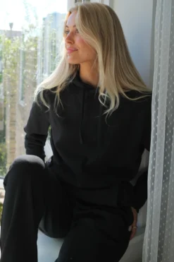 Essential Hoodie - Sort