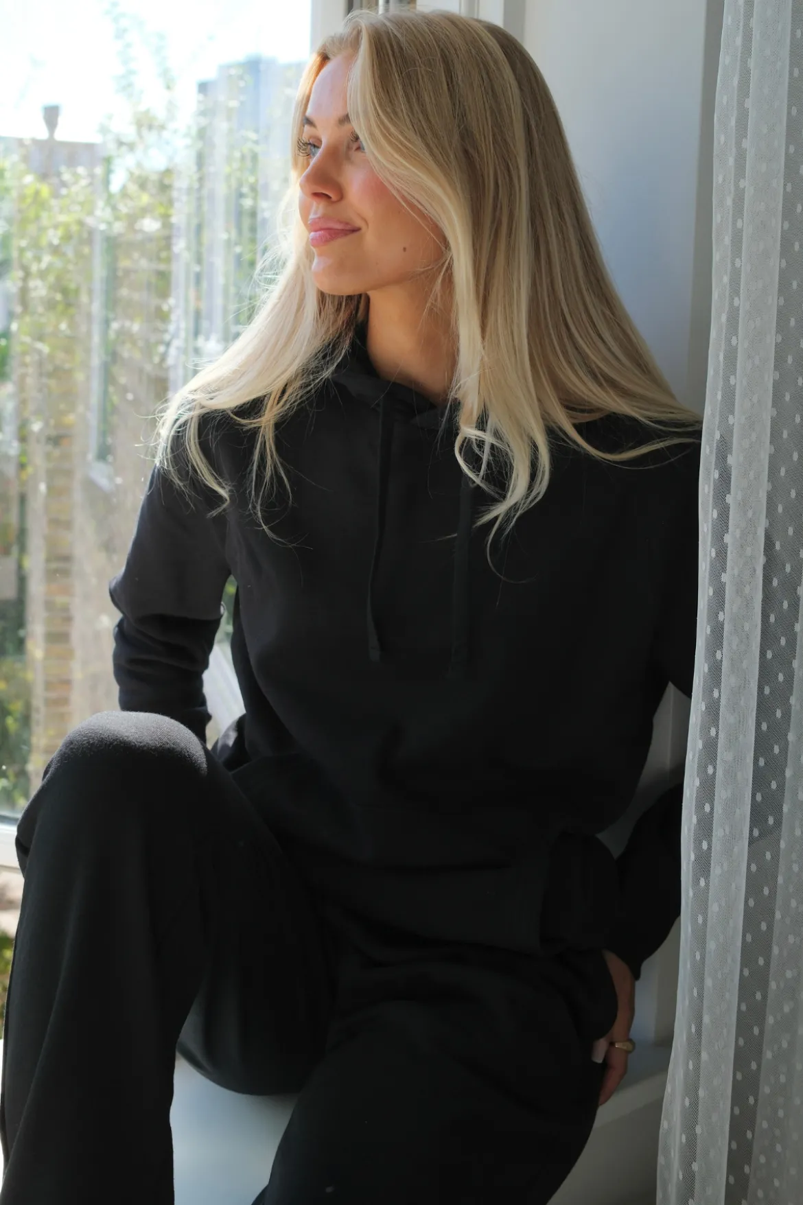 Essential Hoodie - Sort