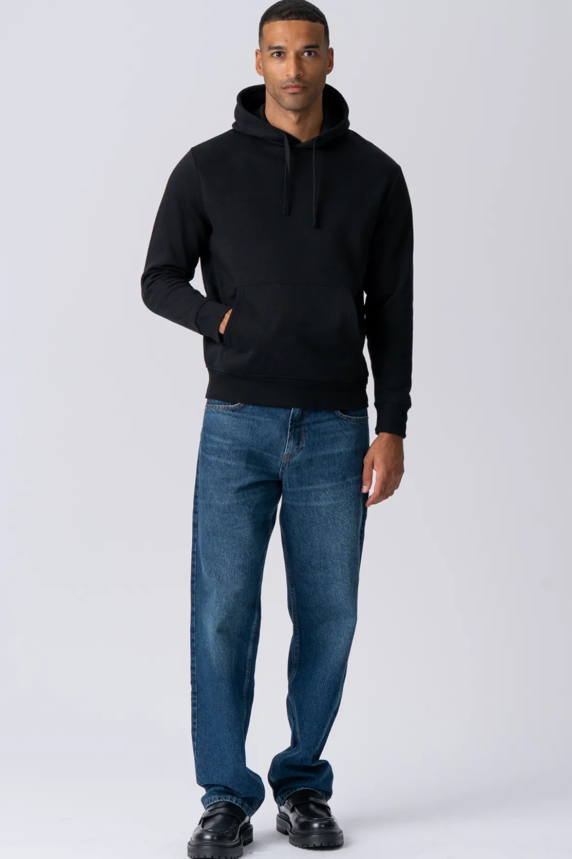 Essential Hoodie - Sort