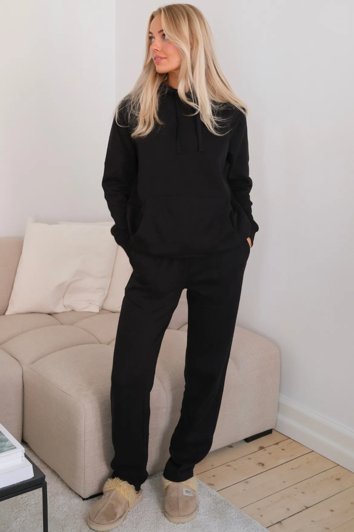Essential Sweatpants - Sort