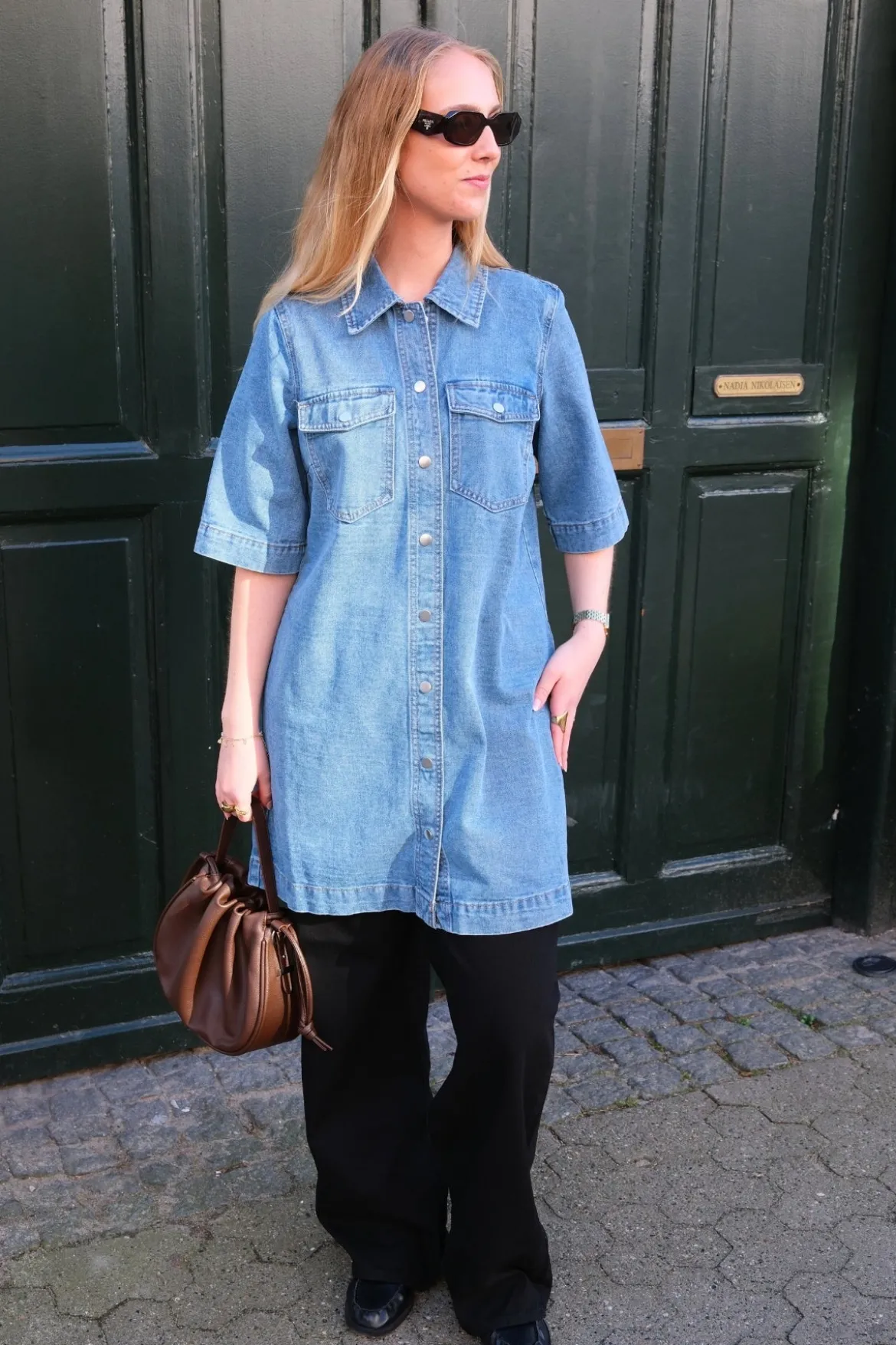 Fenja Kort Denim Kjole - Medium Blå Denim