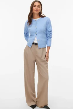 Fiona Kort Cardigan med Knapper - Brunnera Blue Melange