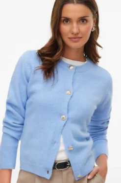 Fiona Kort Cardigan med Knapper - Brunnera Blue Melange