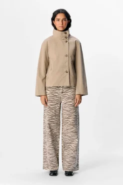 Gro Re Short Jacket - Desert Taupe