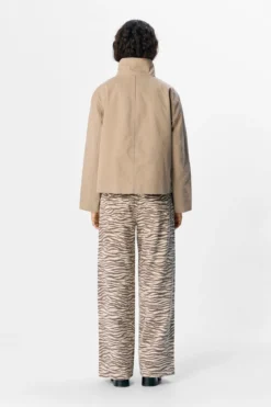 Gro Re Short Jacket - Desert Taupe