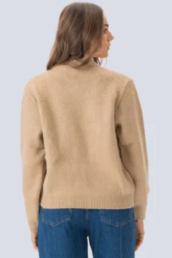 Hazel Strik - Beige