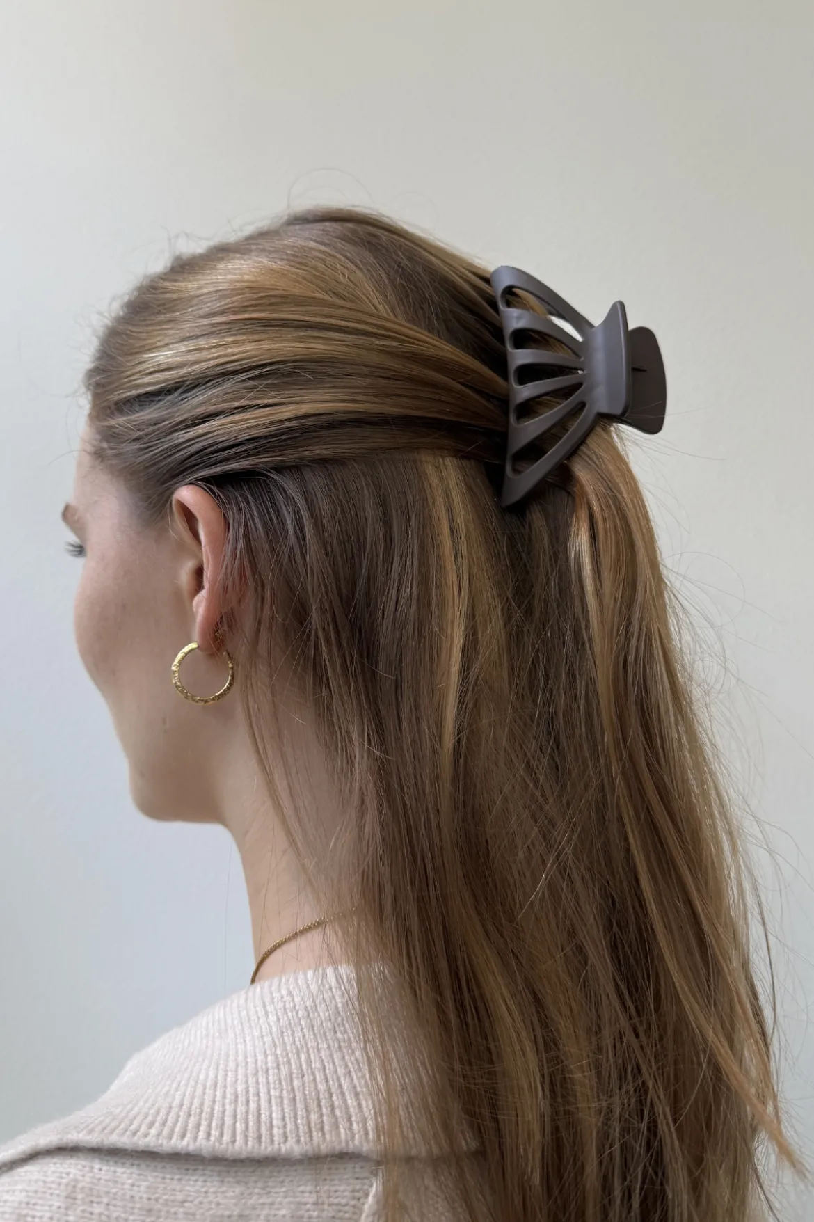 Hollow Claw Clip - Kaffe