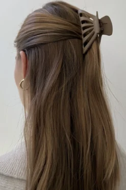 Hollow Claw Clip - Lys Brun