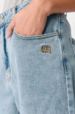 Isra Bermuda Shorts - Medium Blue Denim