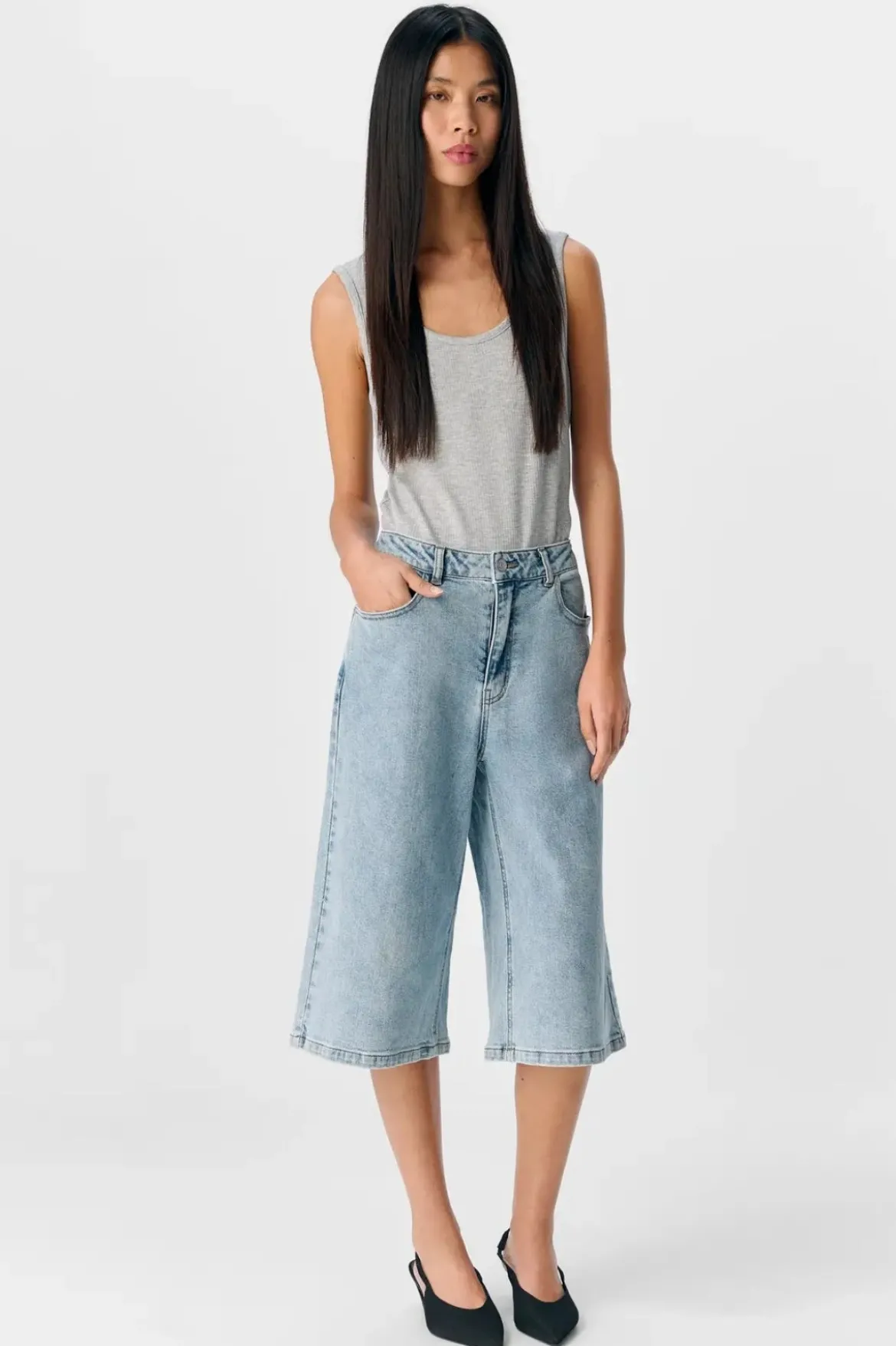 Isra Bermuda Shorts - Medium Blue Denim
