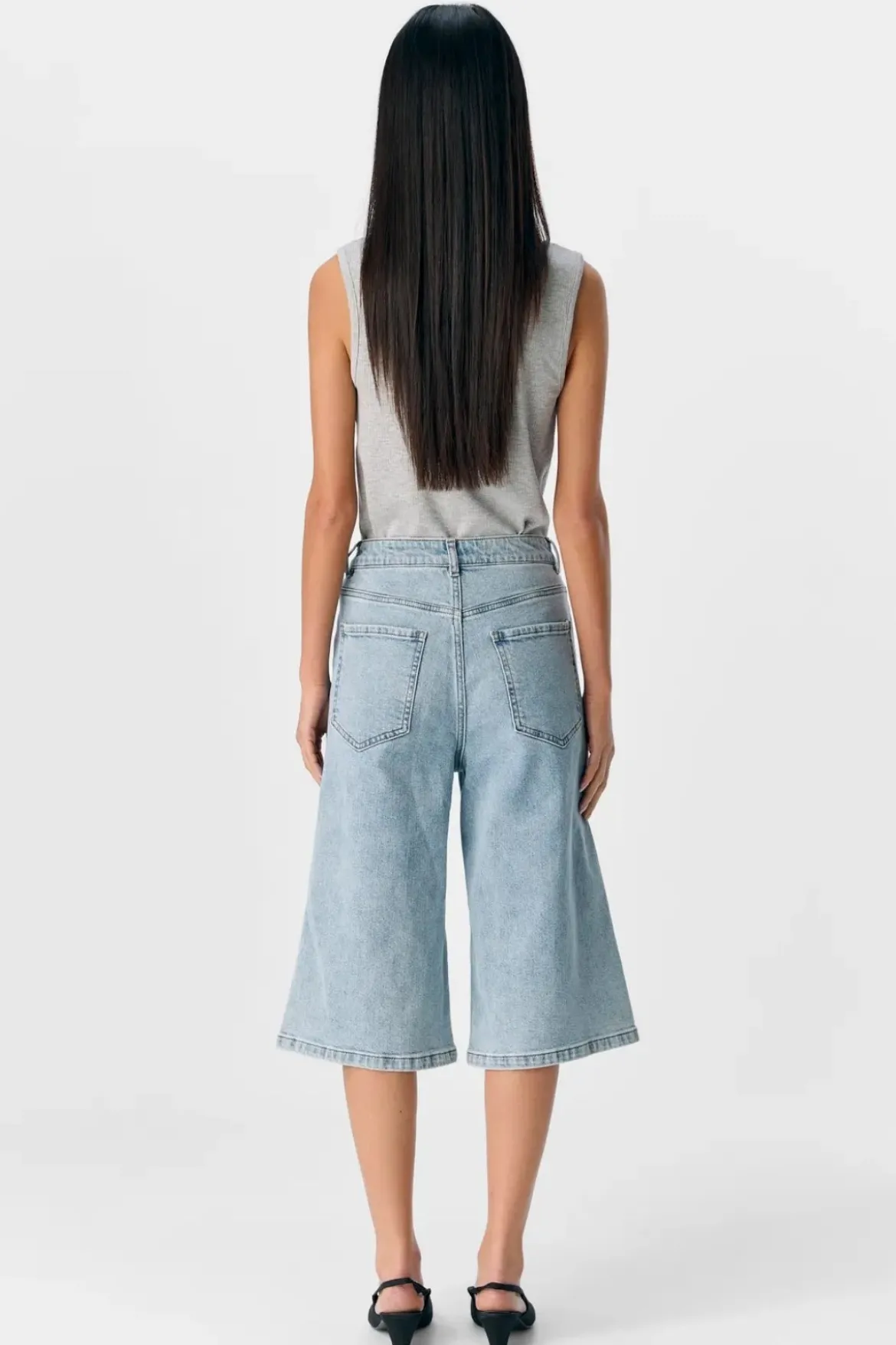 Isra Bermuda Shorts - Medium Blue Denim