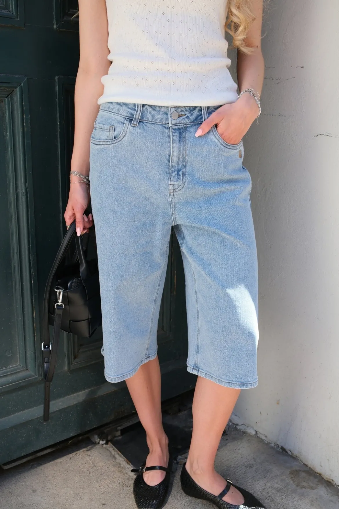 Isra Bermuda Shorts - Medium Blue Denim