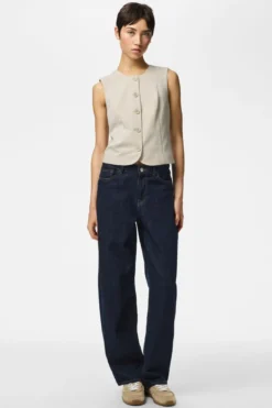 Kamil Fitted Vest - Overland Trek