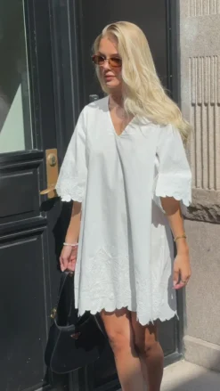 Kamma Kort Kjole - Cloud Dancer