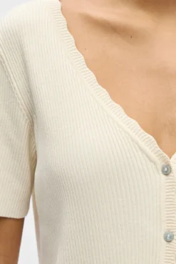 Kelly Re V-hals Cardigan - Birch - TEESHOPPEN