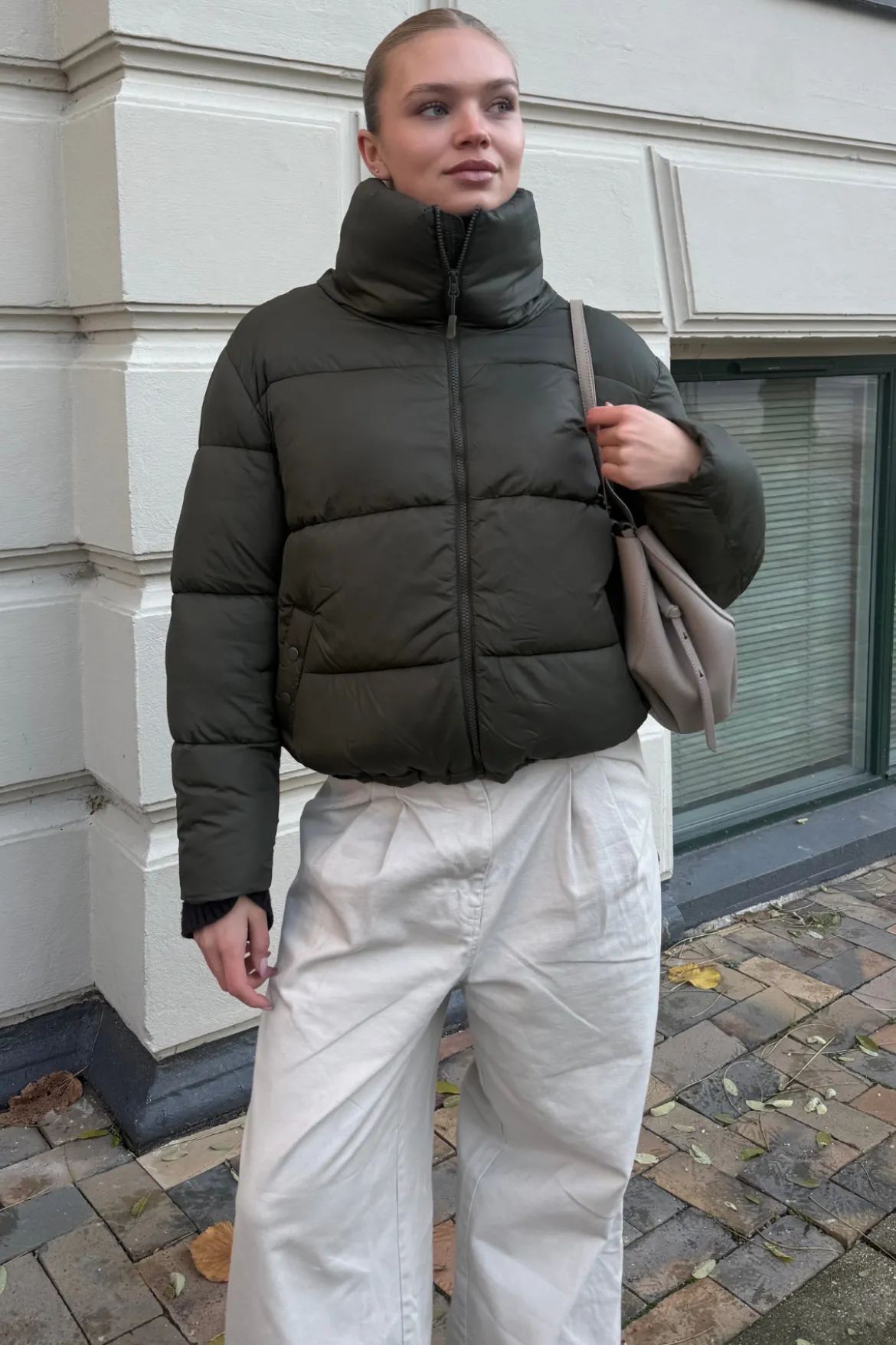 Kort Puffer Jakke - Oliven
