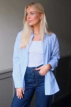 Layla Stribet Trøje - Lyseblå