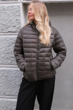Let Puffer Jakke - Oliven