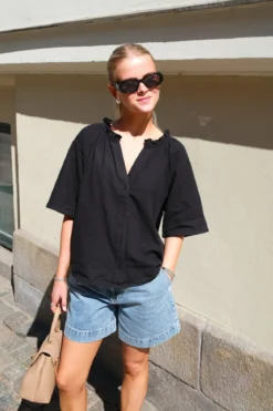 Linn Frill Top - Sort
