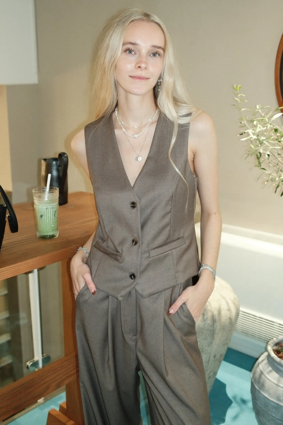 Nadia Vest og Pants - Taupe
