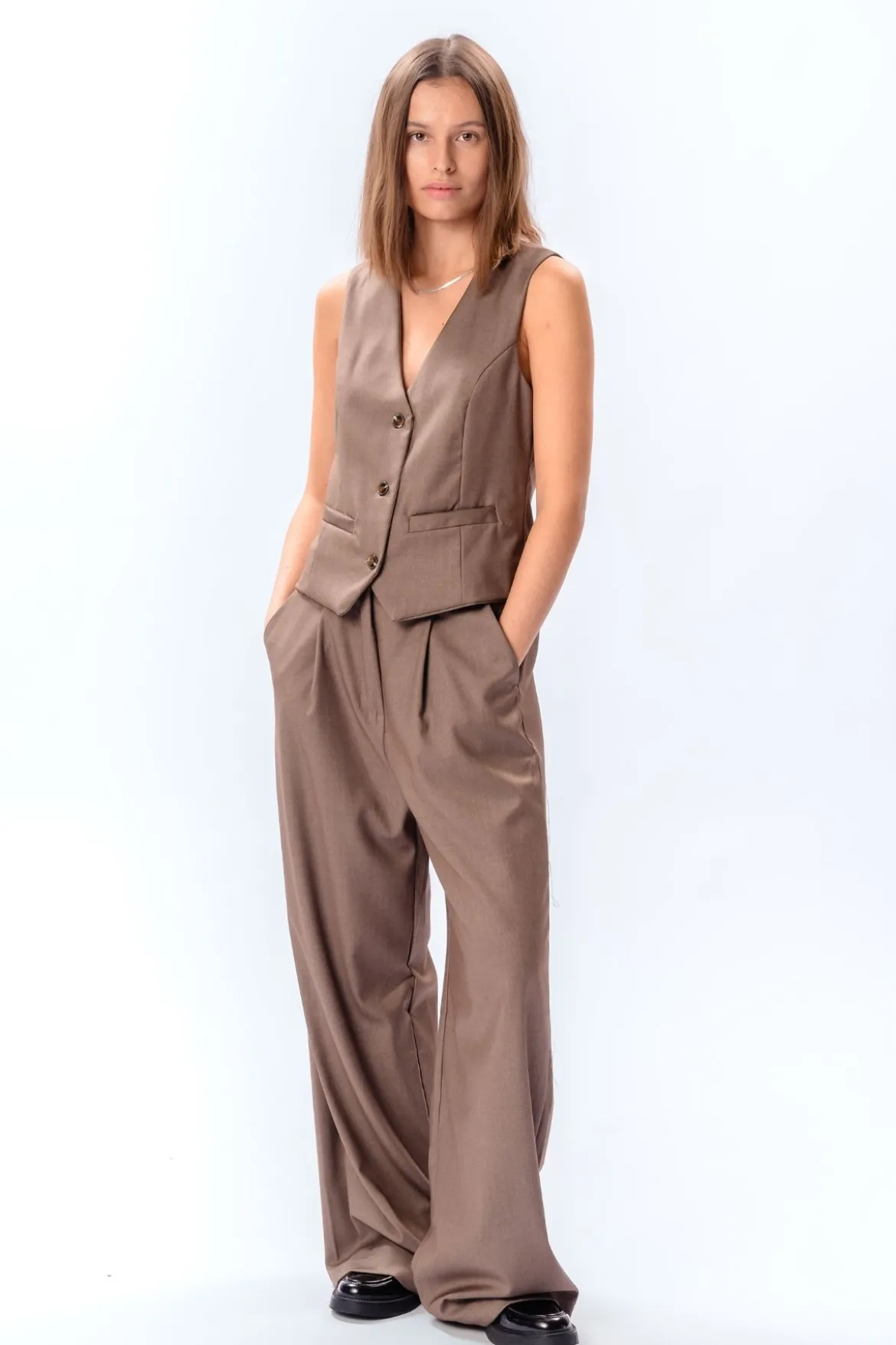 Nadia Vest og Pants - Taupe