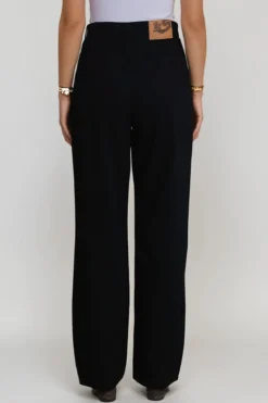 Nora Regular Jeans - Vasket Sort