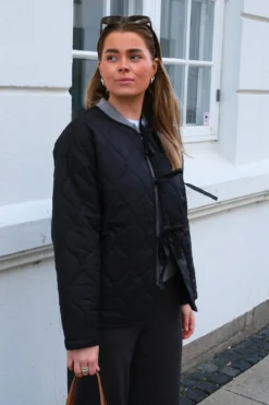 Sabine LS Quiltet Jakke - Sort