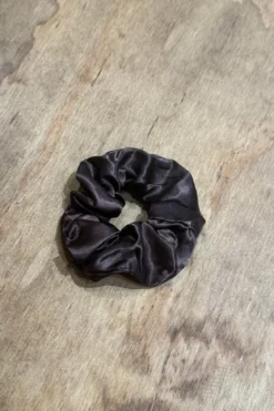 Satin Scrunchie - Mørkebrun