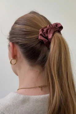 Satin Scrunchie - Mørk Lilla