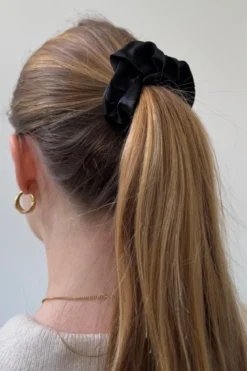 Satin Scrunchie - Sort