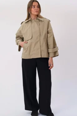 Short Trenchcoat - Beige