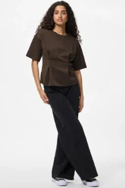 Skylar O-Neck Fitted Tee - Delicioso
