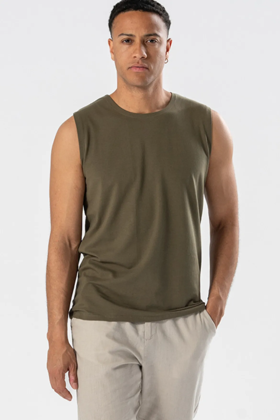 Sleeveless Tee - Oliven