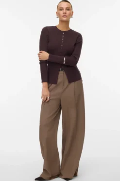 Ukino Strikcardigan med Rund Hals - Chocolate Plum